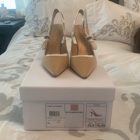 J’adior Pumps